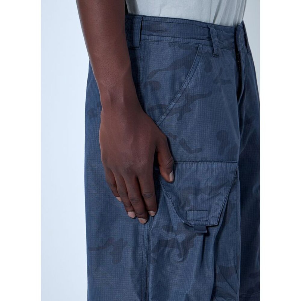 Stone Island Men Ripstop Cargo Shorts - Picture 6 of 6